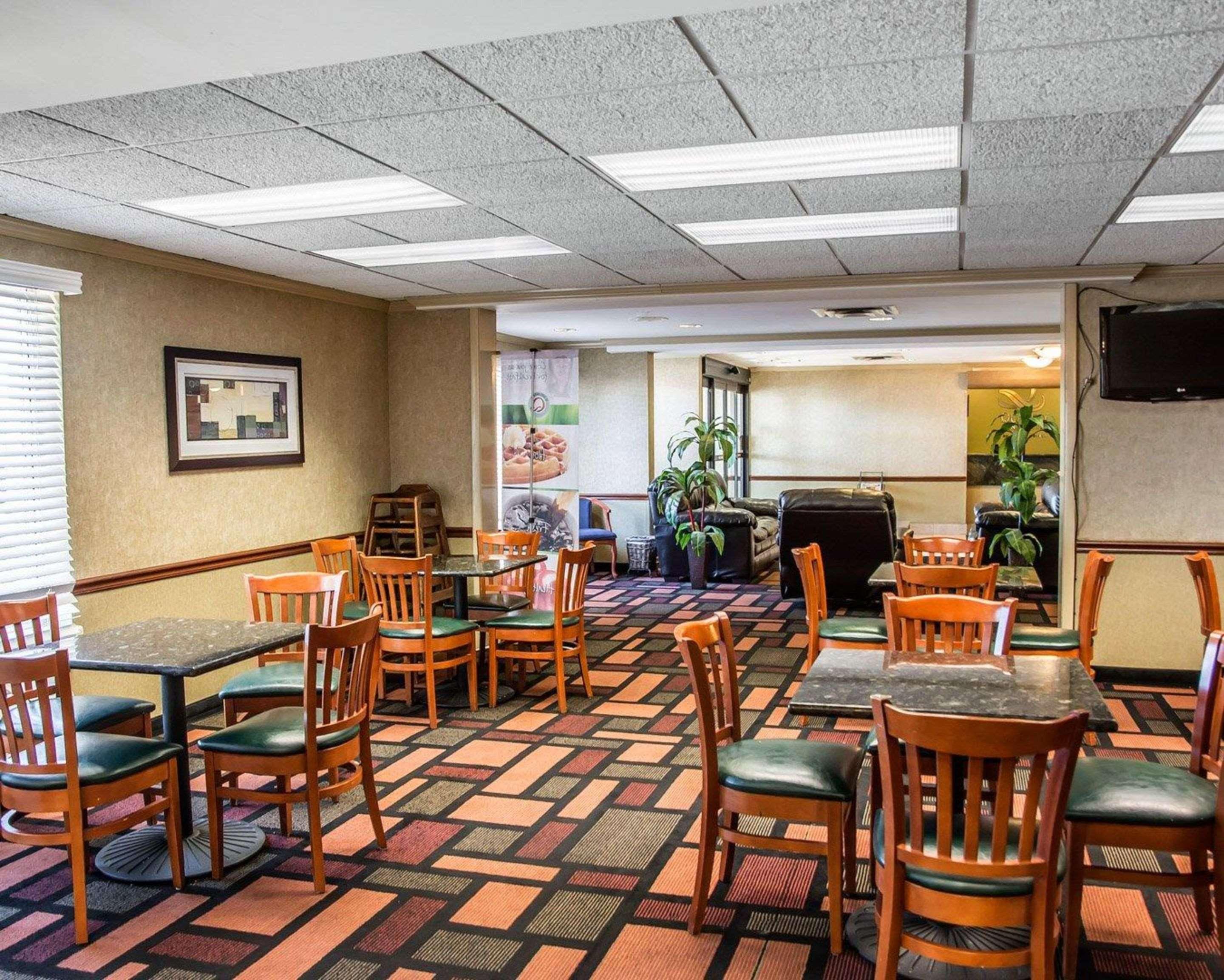 Quality & Cvg Airport Hotel 3*
