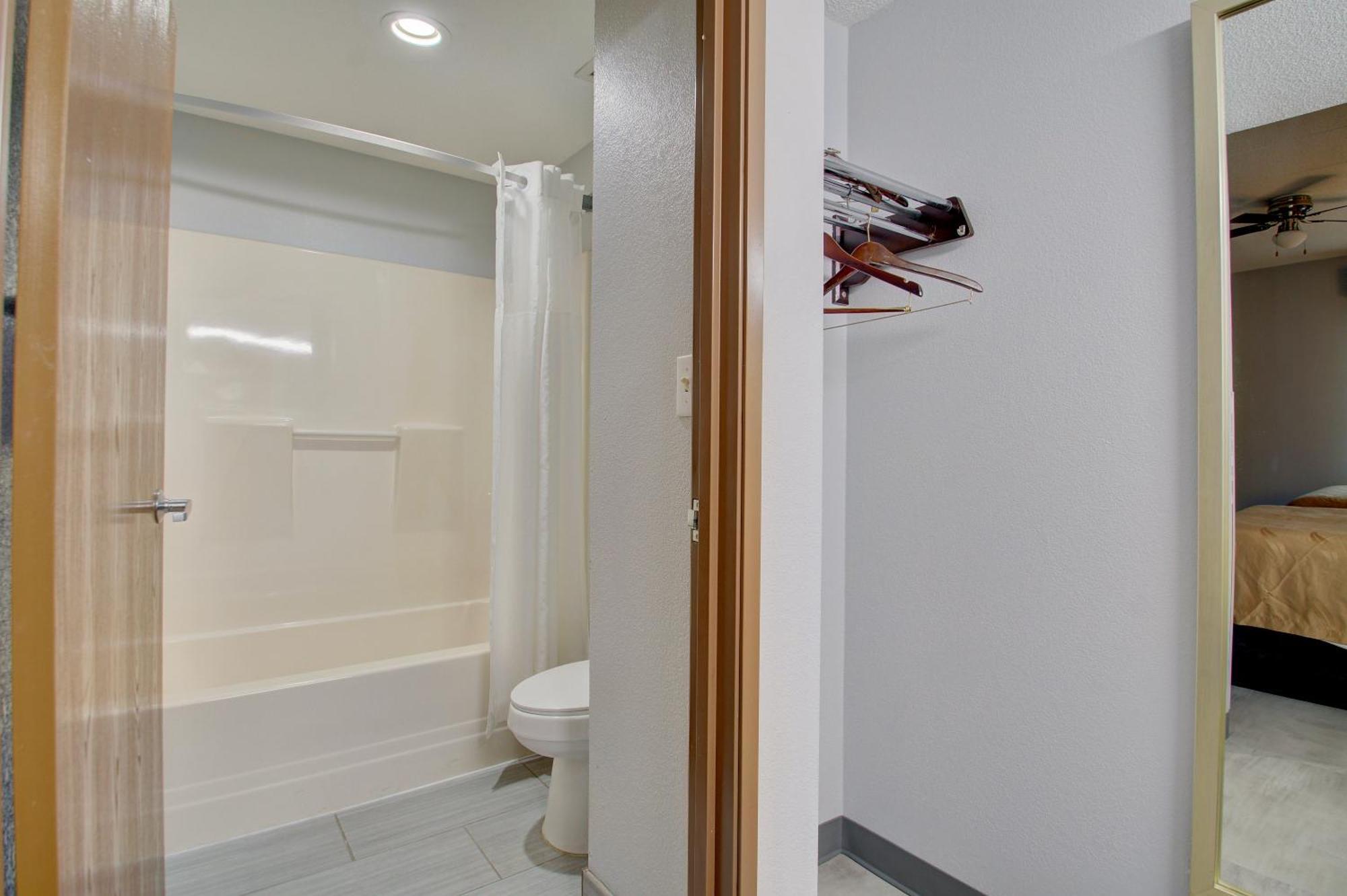 Hotel Quality & Cvg Airport 3*