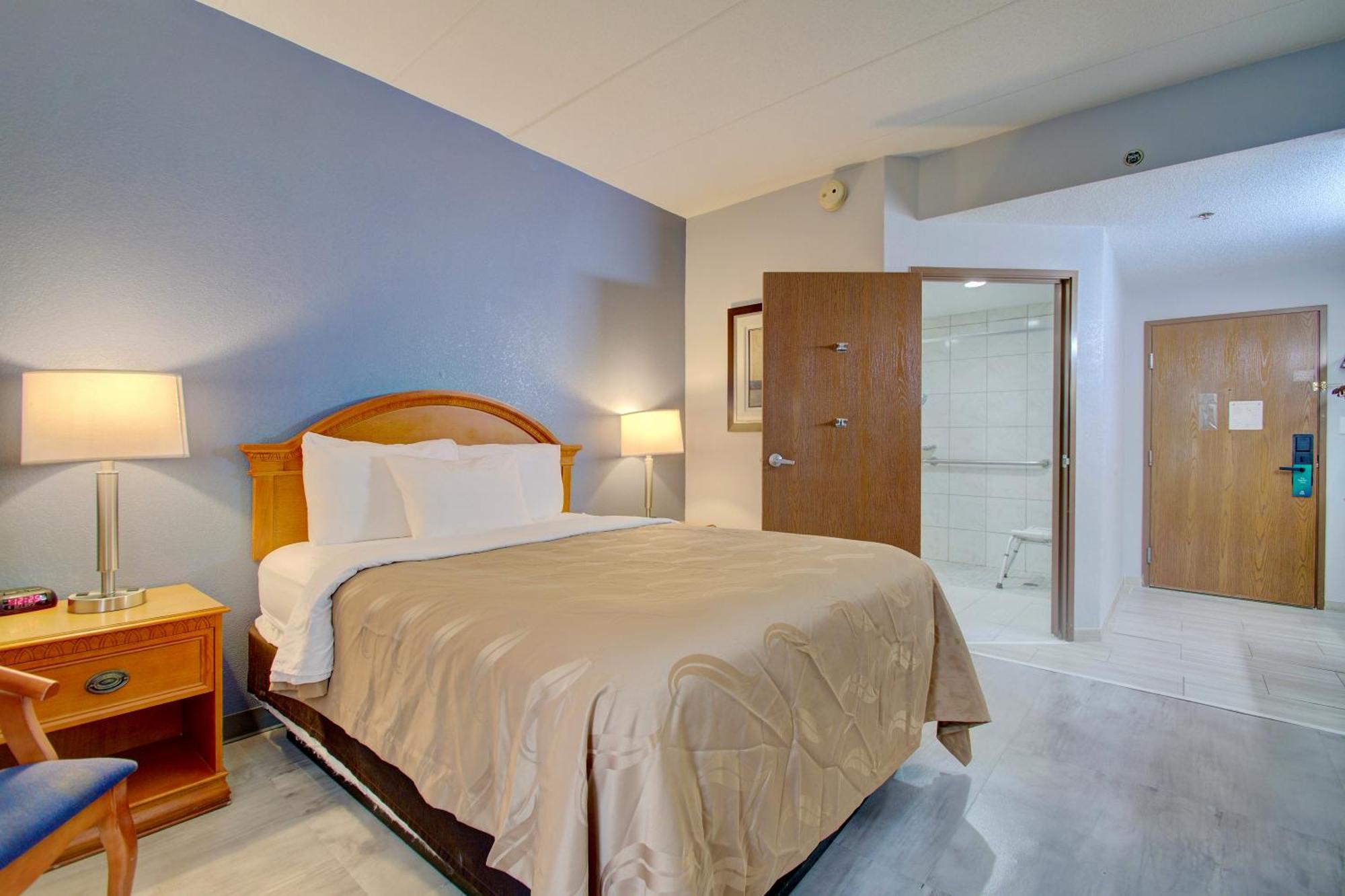 Quality & Cvg Airport Hotel 3*