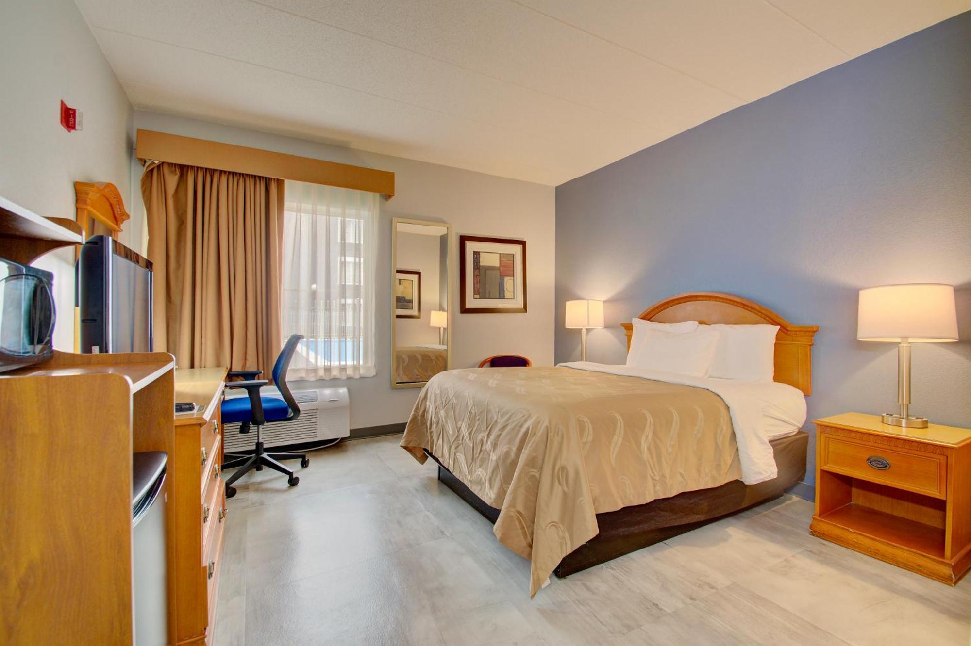 Hotel Quality & Cvg Airport 3*