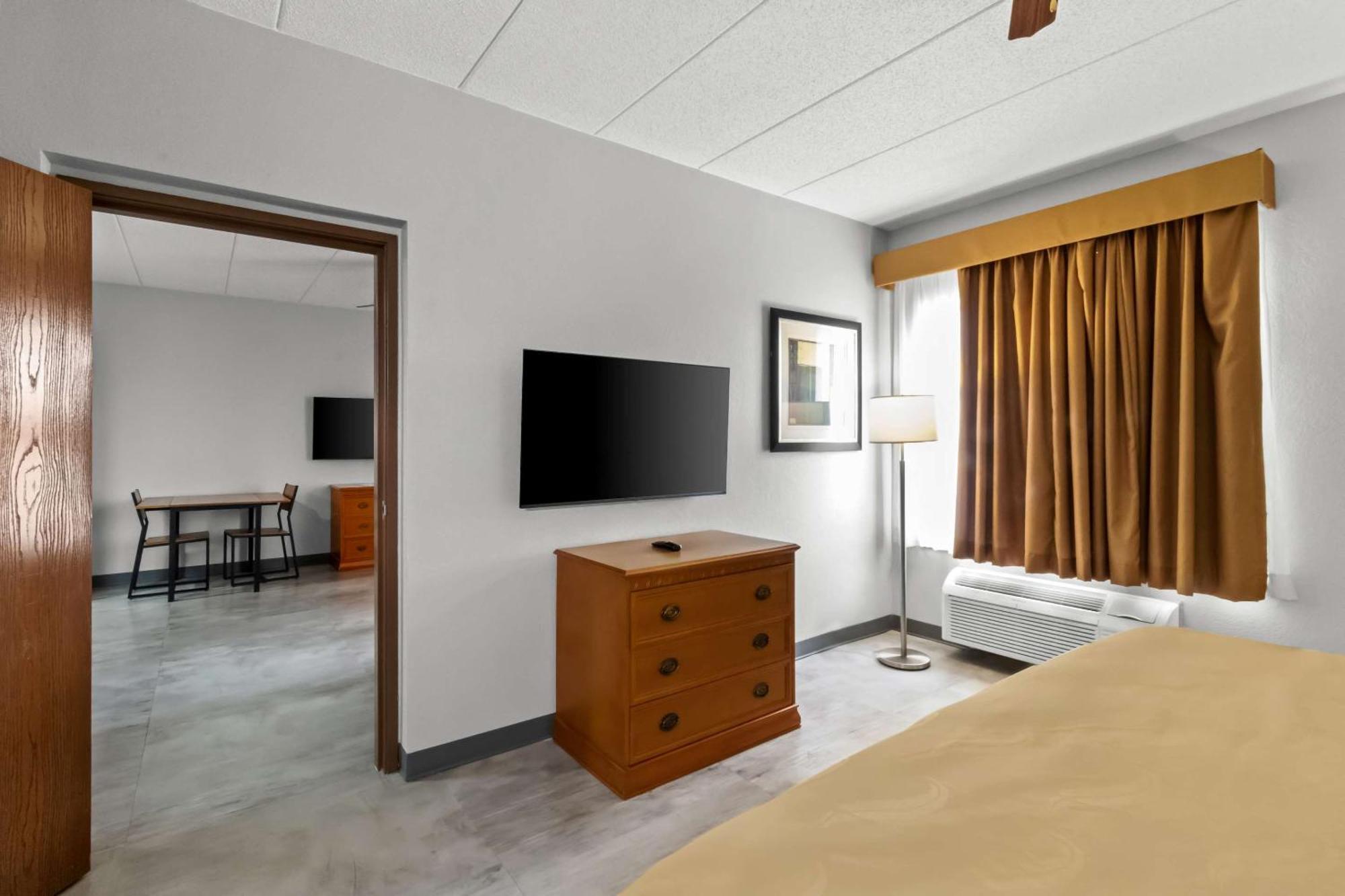 Quality & Cvg Airport 3*